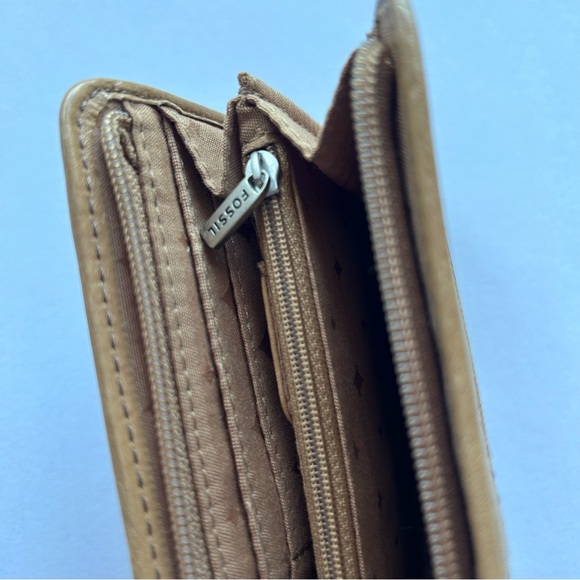 Fossil Wallet Woman’s Leather Suede Multicolor Front Tan Back and Insides - Picture 7 of 10